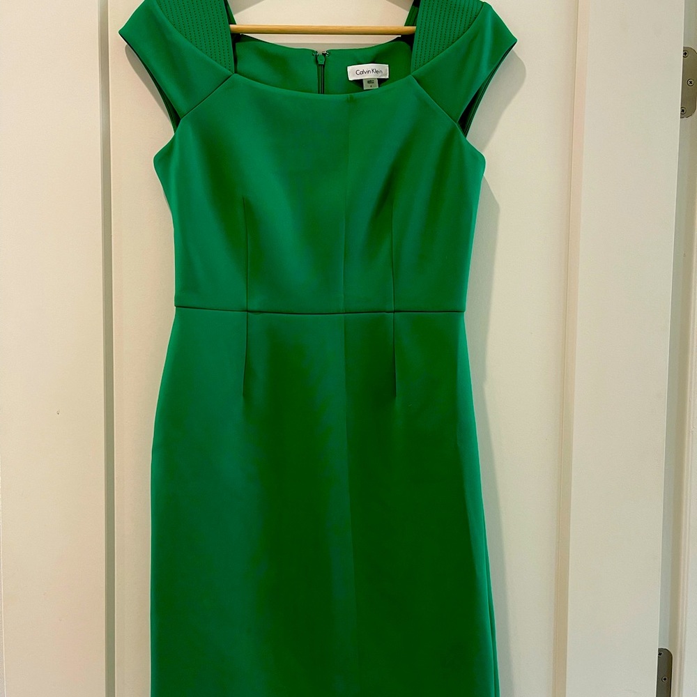 Super cute Kelly Green capped sleeved cocktail dress size 4